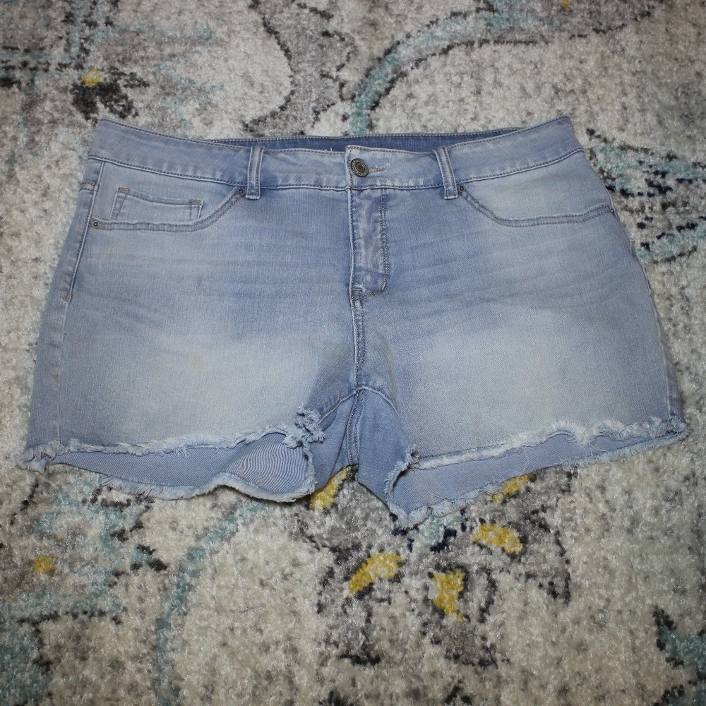 Light denim frayed  jean shorts
